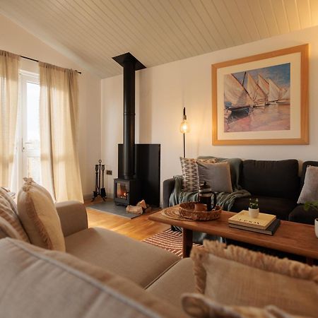 The Retreat, Waterfront & Log Burner Villa Крайстчърч Екстериор снимка