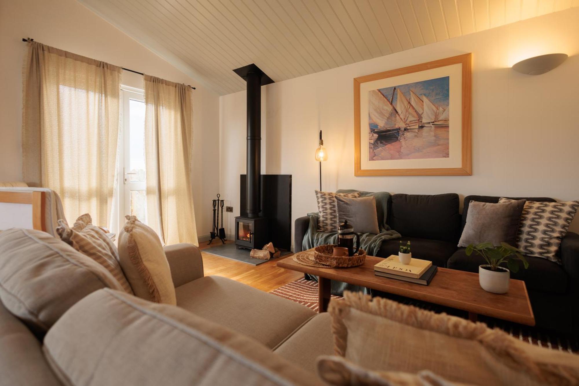The Retreat, Waterfront & Log Burner Villa Крайстчърч Екстериор снимка